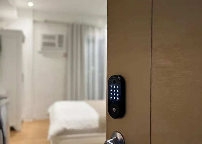Top-floor In Makati With Views Good For 2-3 Pax Apartment *