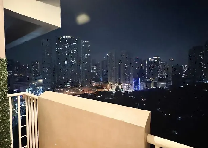 Top-floor In Makati With Views Good For 2-3 Pax Apartment *