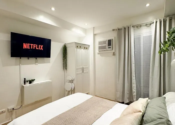 Top-floor In Makati With Views Good For 2-3 Pax *
