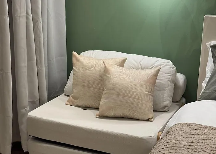 Top-floor In Makati With Views Good For 2-3 Pax Apartment *