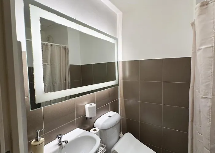 Apartment Top-floor In Makati With Views Good For 2-3 Pax *