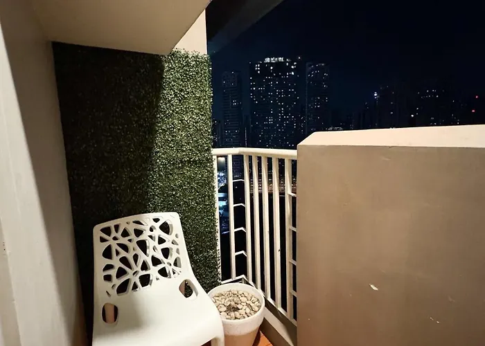 Top-floor In Makati With Views Good For 2-3 Pax * Manila